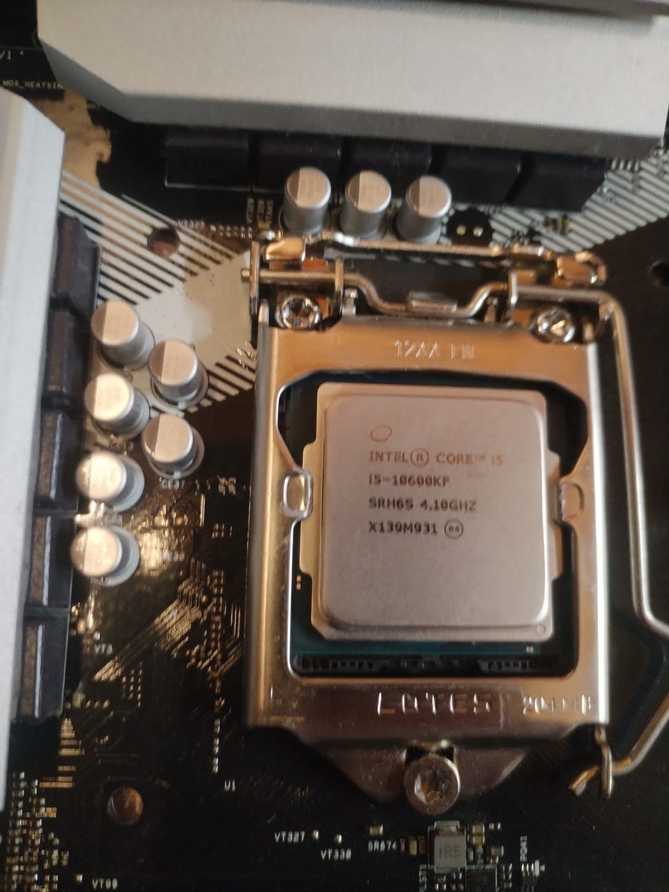 CPU Intel r core i5 10600KF 10th Gen Intel Core i5-10600 CPU 3.3GHz (Turbo 4.8GHz) 6