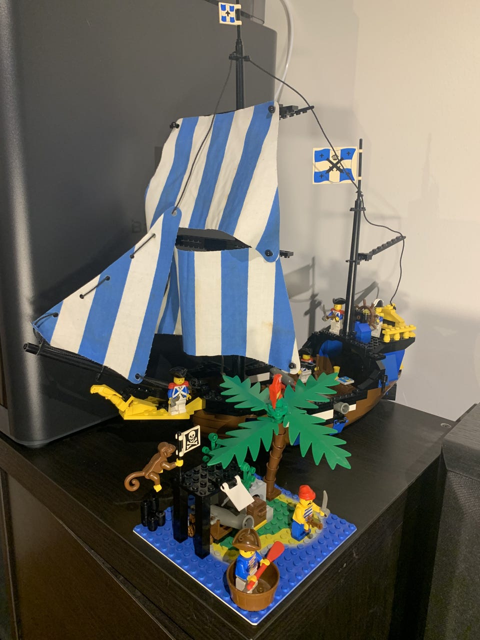LEGO Pirates 6274-1 Caribbean Clipper ja LEGO 6260-1 Shipwreck