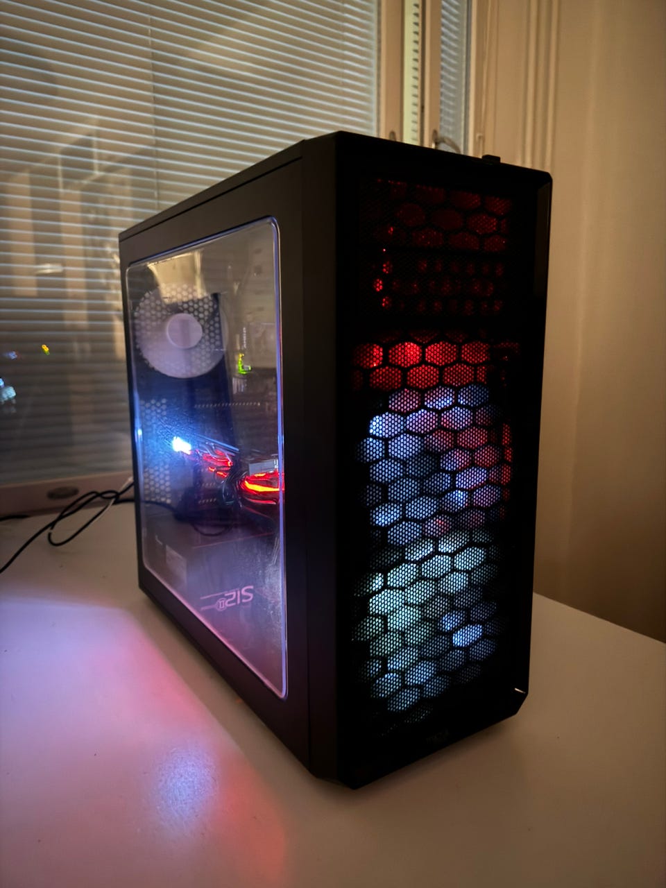 白いパソコン Ryzen5 3600 16GB GTX1070Ti 限定価格 Ryzen 5 3600・GTX 1070 Ti搭載！ ゲーミングPC