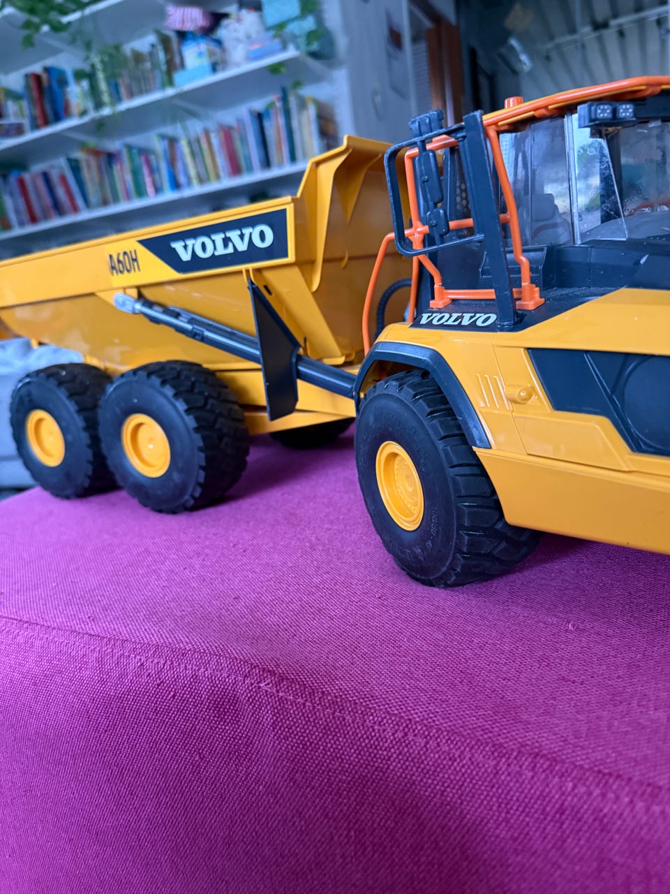Bruder Volvo Dumper A60h Skid Steer Toy 1/16 Bruder Volvo A60H