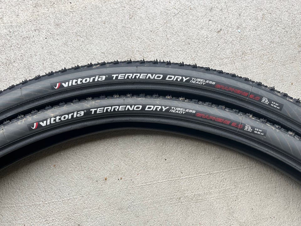 Vittoria TERRENO DRY(700×33c)新品未使用 Vittoria Terreno Dry LITE 700x38c 1C Graphene 2.0 TLR