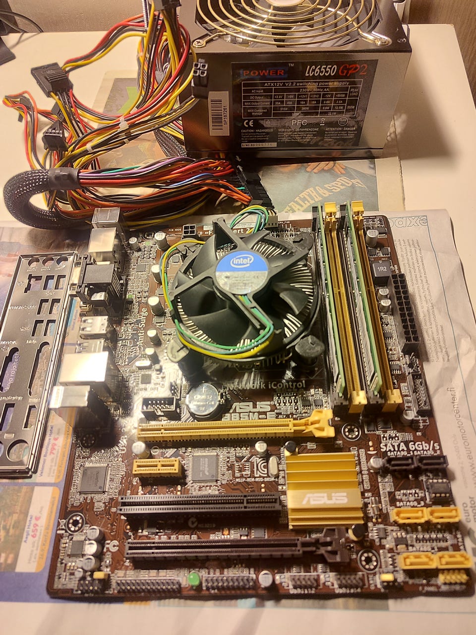 Setti Asus B85M-E Intel i5-4430 8GB (2x4GB) 550 watin