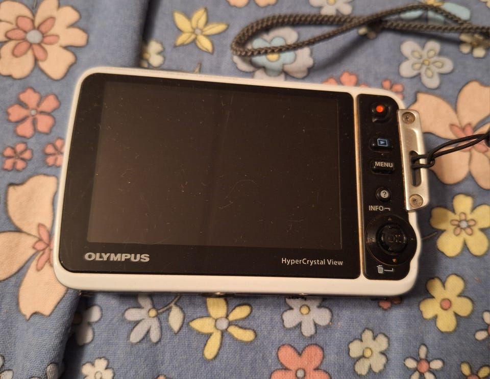 Olympus Tough TG-620 Digital Camera White | Tori