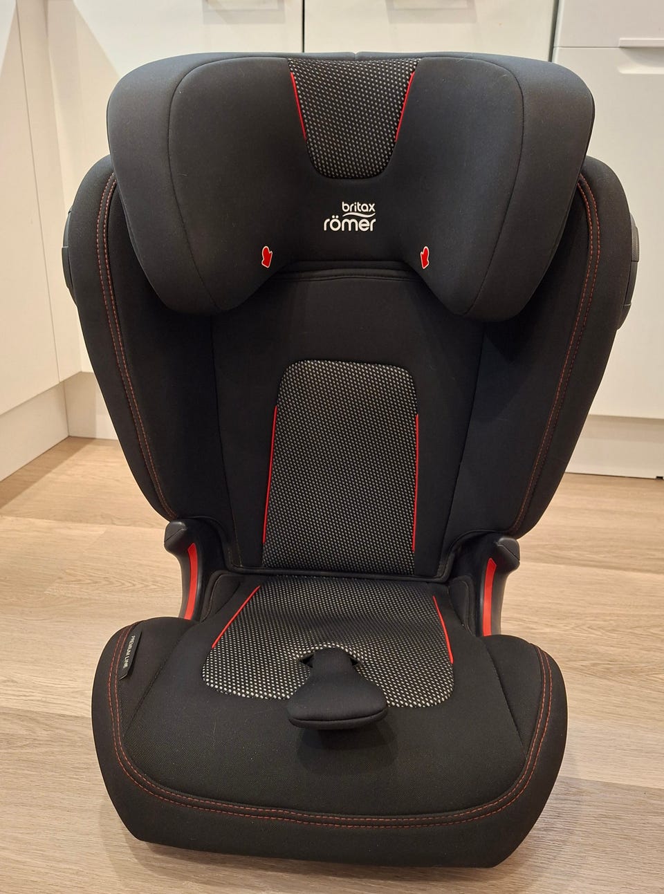 Britax Römer Kidfix III M Turvaistuin 15-36 kg musta/harmaa Tori