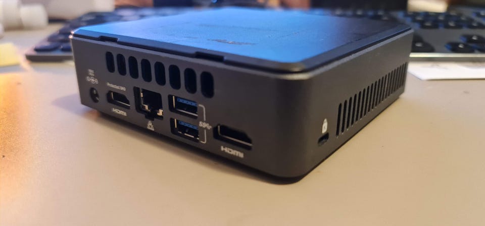 Intel NUC NUC7i3DNK Mini PC – Core i3 (7th Gen), 8GB RAM