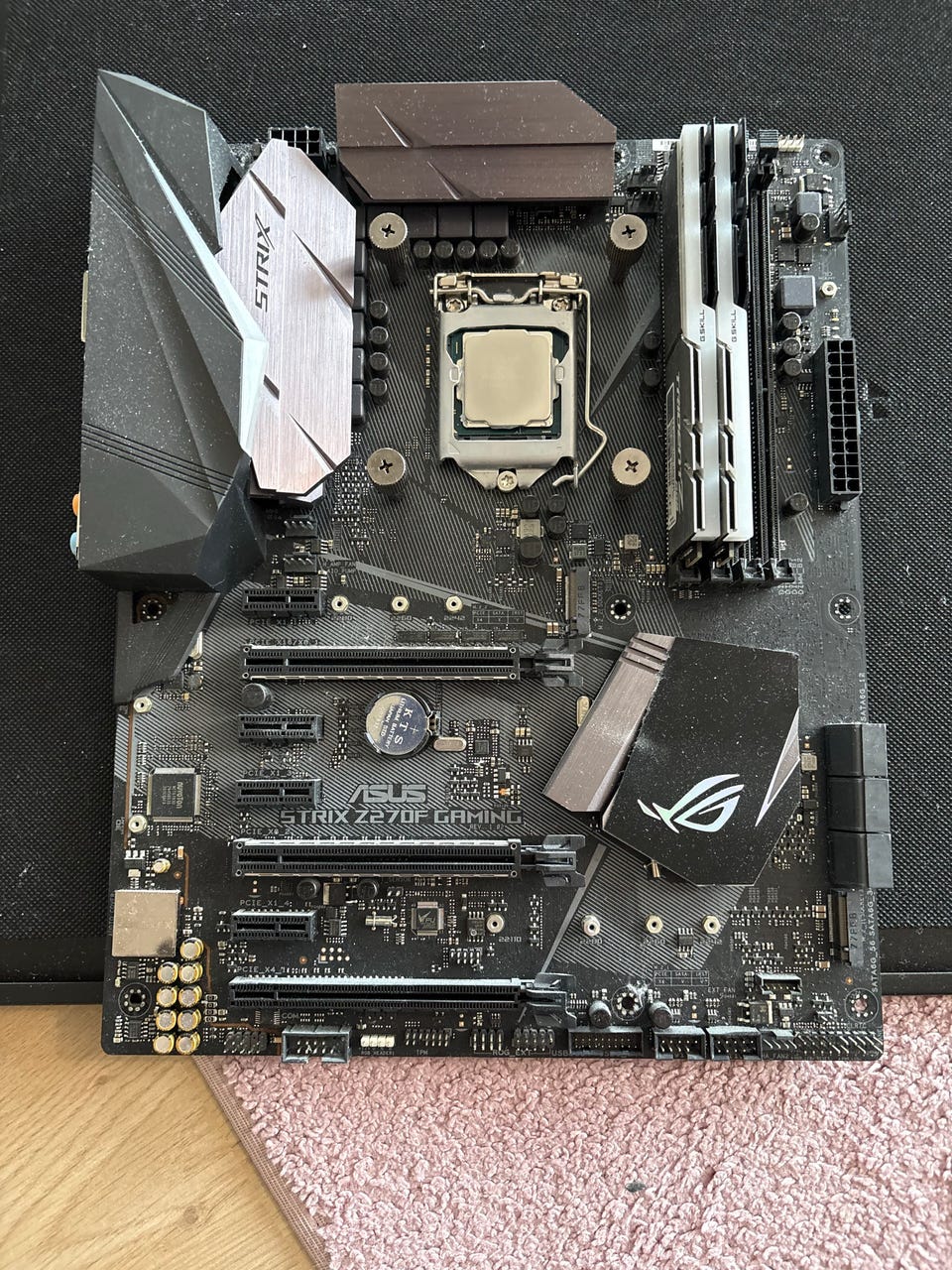 Asus Strix Z270F Gaming emolevy + Intel i7-7700K + G.Skill Trident