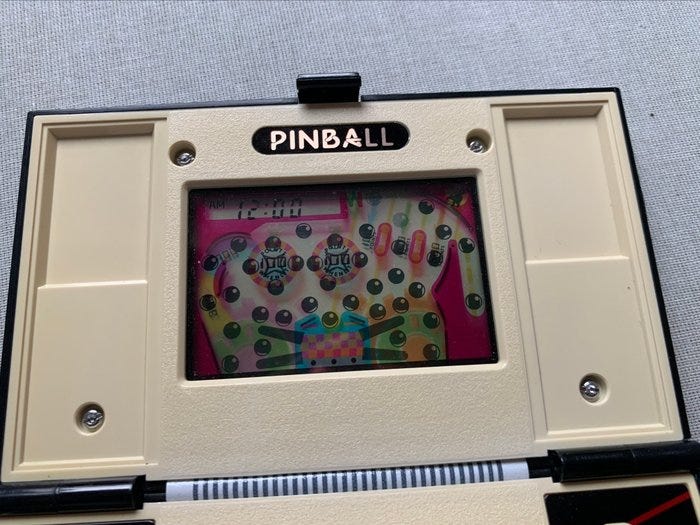 Nintendo - Game & Watch - Multi Screen - Pinball (PB-59) - Kädessä