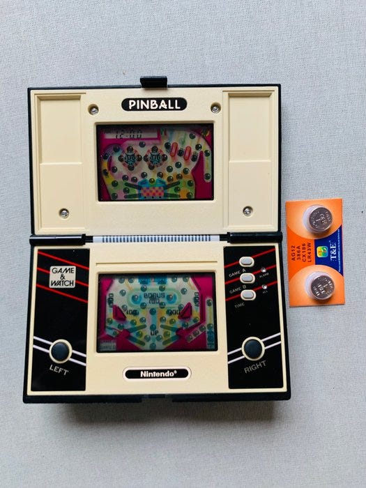 Nintendo - Game & Watch - Multi Screen - Pinball (PB-59) - Kädessä