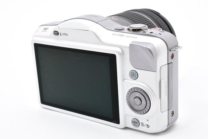 Panasonic Lumix DMC-GF3 White + G Vario 3.5-5.6/14-42mm Mega