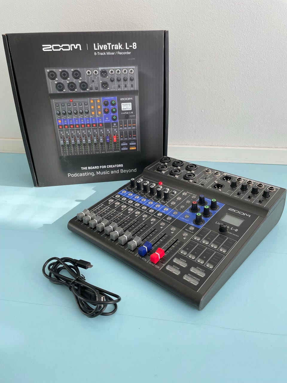 Zoom Livetrak L-8 | Tori