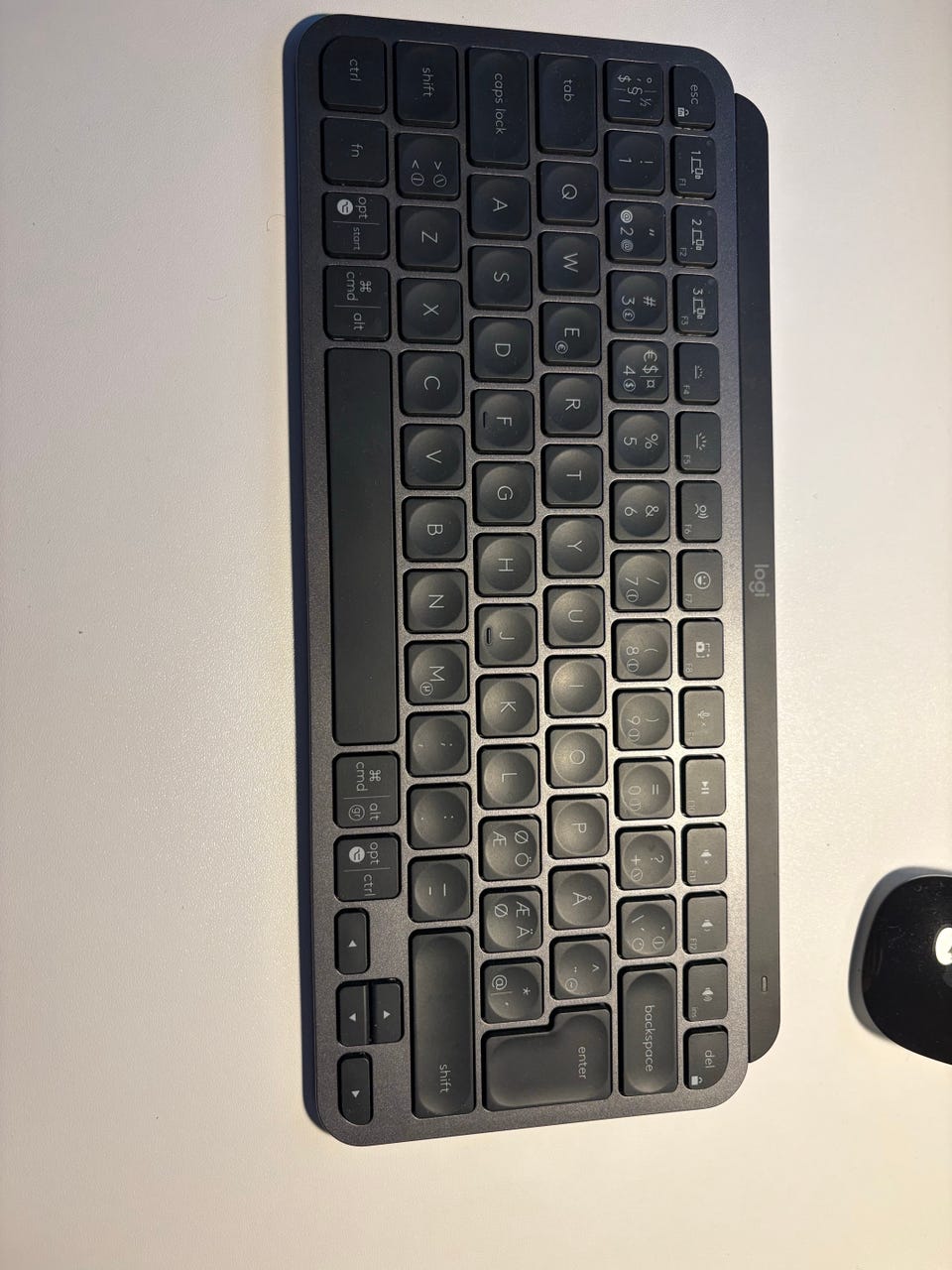Mac mini M4 16 Gt / 512 Gt + Apple Magic Mouse + Logitech MX Keys
