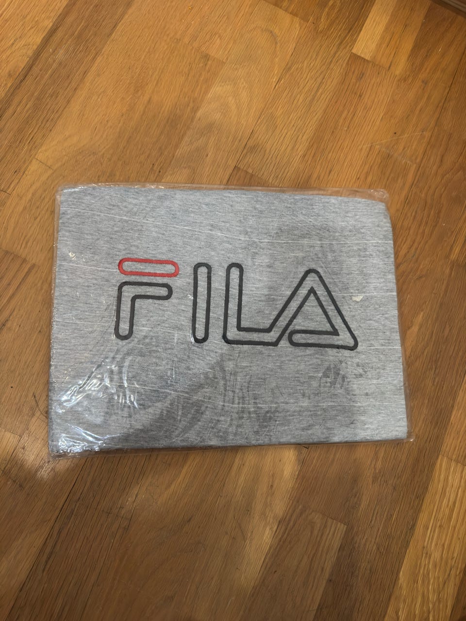 Fila, Avaamaton vintage Fila paita