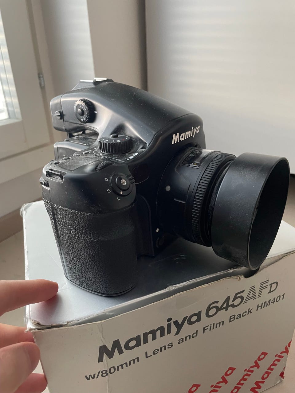 Mamiya 645 AFD Medium Format SLR + AF 80mm f/2.8 Lens + 120/220