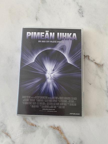 Pimeän uhka dvd