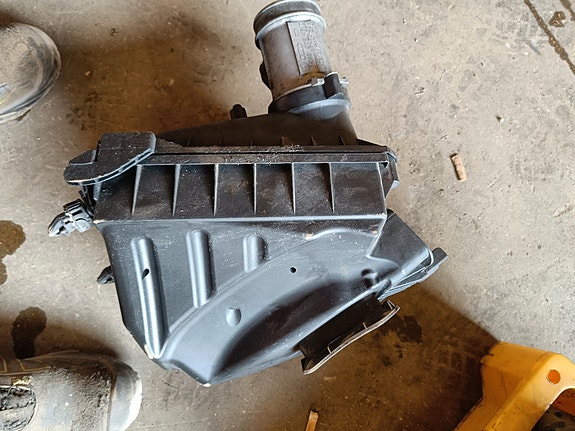 Audi A4 B6 Avant Quattro 2.5TDI ilmansuodatin kotelo