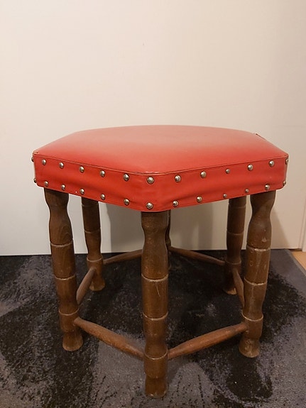 Vintage jakkara sorvatut jalat