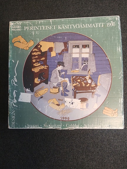 Arabia, "Suutari" seinälautanen. Pekka Paikkari.