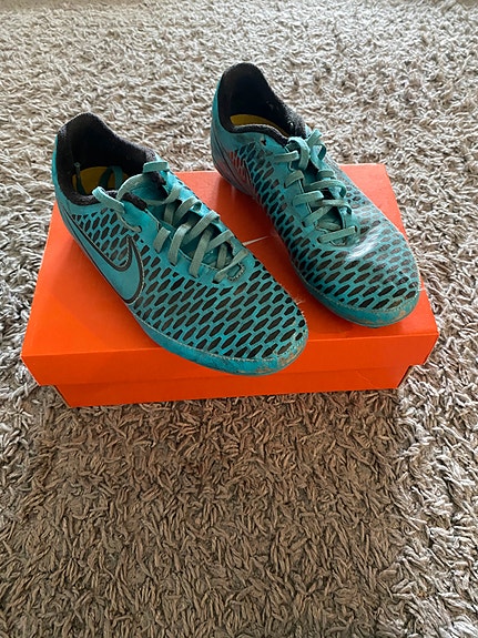 Nike Magista nappikset