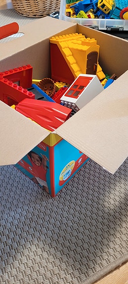 Laatikollinen lego duploja