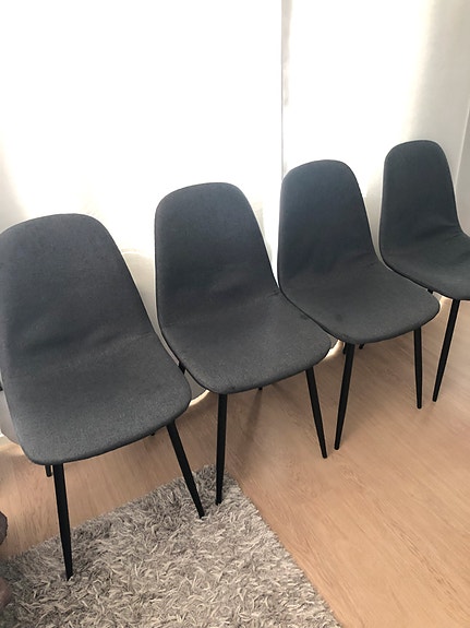 Myytävänä 4kpl harmaita, kankaisia tuoleja.