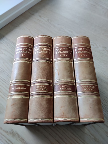 Pieni tietosanakirja 1-4 sarja
