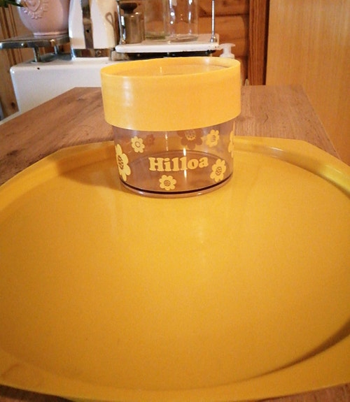 Retro keltainen hilloa- purkki