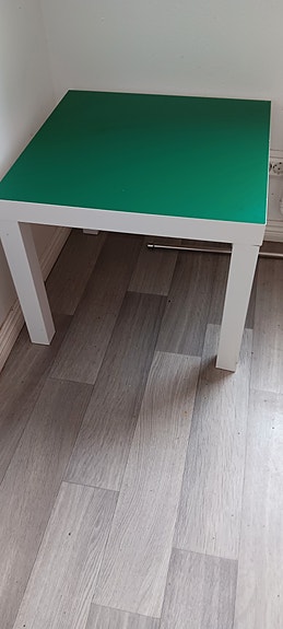 Pieni pöytä