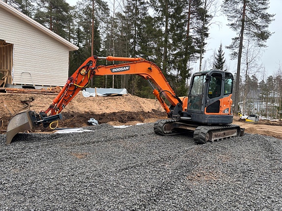 Vuokrataan 8tn kaivinkone