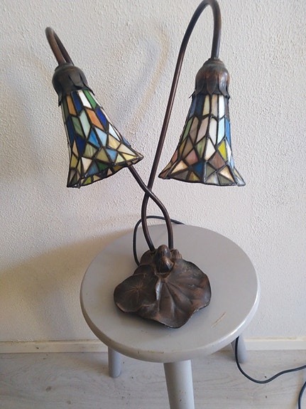 Tiffany-tyylinen lamppu