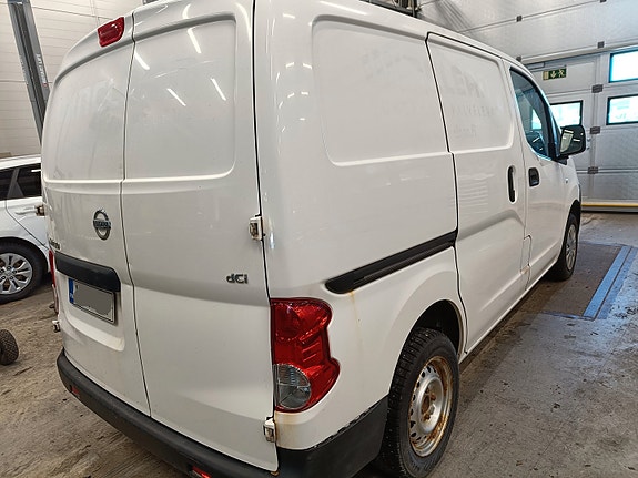 Nissan NV200 osia