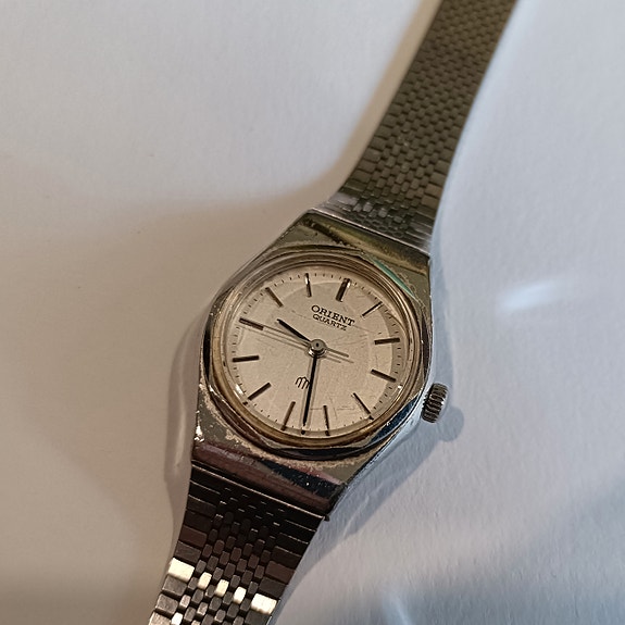 Orient Quartz rannekello
