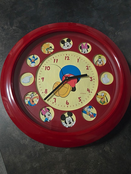 Iso Disney seinäkello (80-lukua)
