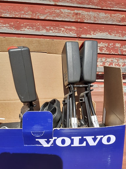 Takapenkin turvavöiden lukot. Volvoon
