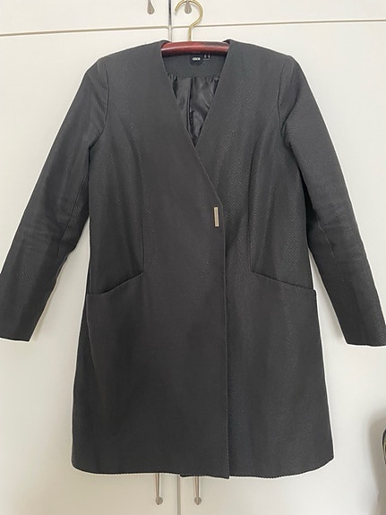 Asos musta kevättakki