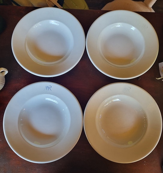Arabian syvät lautaset
