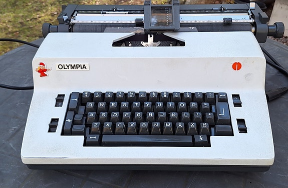 Olympia International kirjoituskone