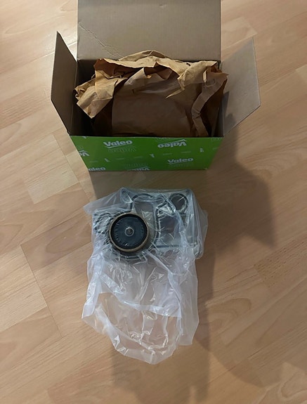 Uusi Valeo vesipumppu BMW F10/F11 2.0 Diesel OEN 11518516204