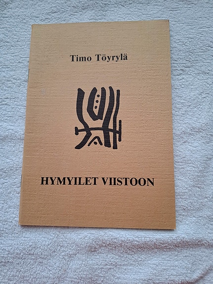 Timo Töyrylä : Hymyilet viistoon