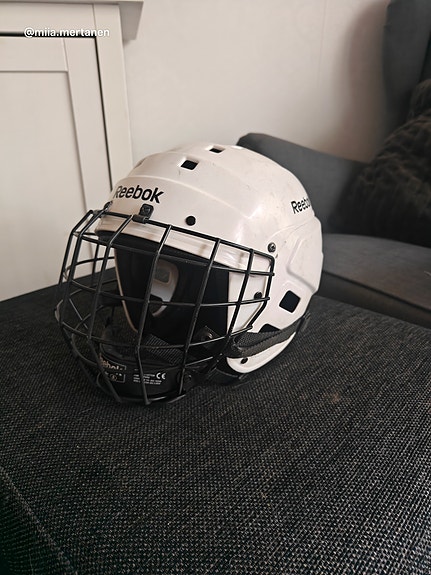Reebok jääkiekko kypärä