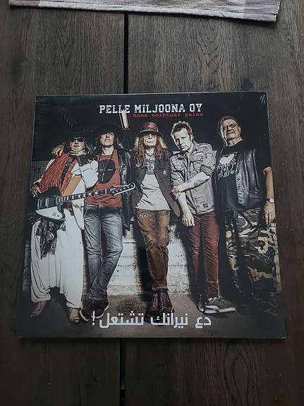 Pelle Miljoona : Anna soihtusi palaa LP (Muoveissa)