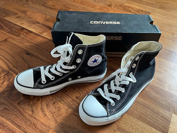 Unisex Converse mustat klassikko varsitennarit