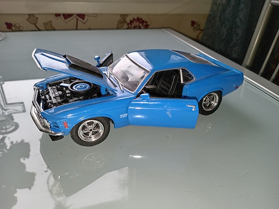 Keräily auto Mustangi