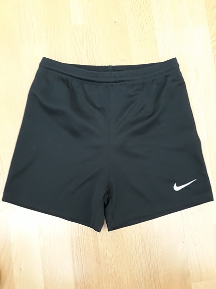 NIKE shortsit koko 128-140 cm (S)