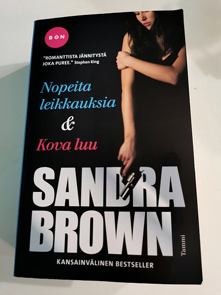 Nopeita leikkauksia & kova luu, Sandra Brown