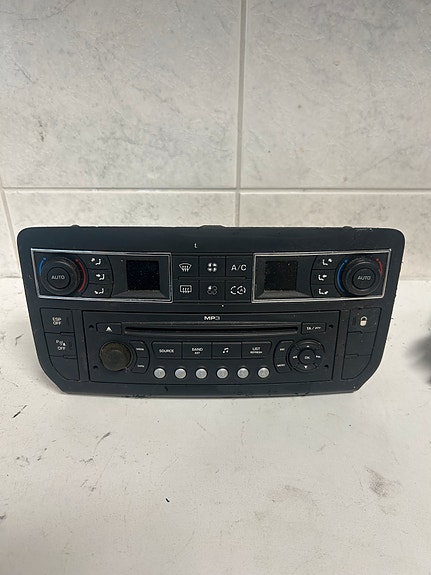 Citroen C5 III radio/lämmönsäätöpaneeli