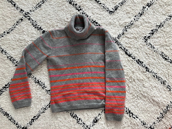 Kangra, Italian cashmere sweater for girl, size 86-92 cm, almost new