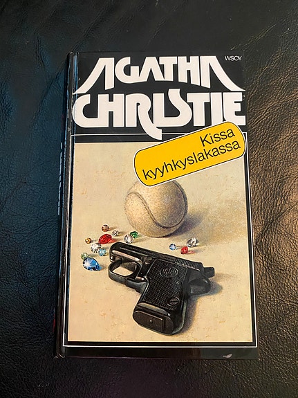 Agatha Christie Kissa Kyyhkyslakassa Kirja