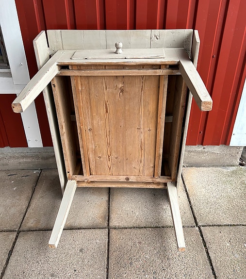 Lasten vanha klaffipöytä