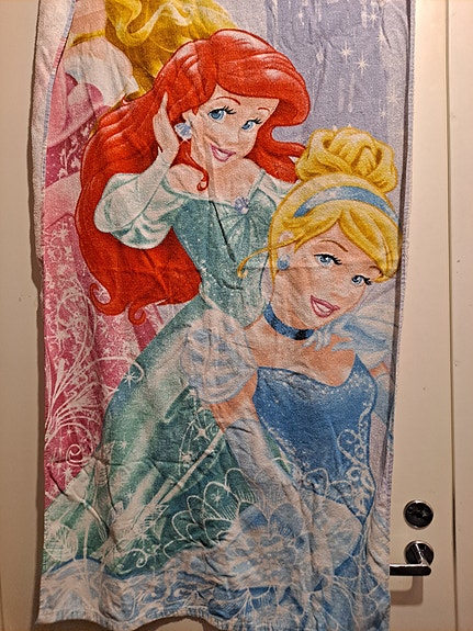 Disney Princess pyyhe Ariel ja Tuhkimo monivärinen