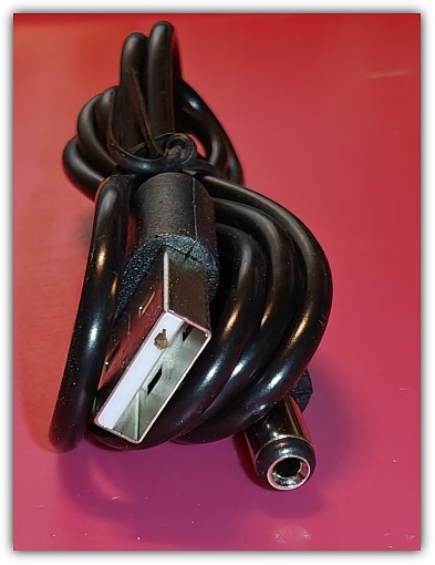 USB A - DC-latauskaapeli 1M (5V) - Ø5.5 mm liitin / plugi